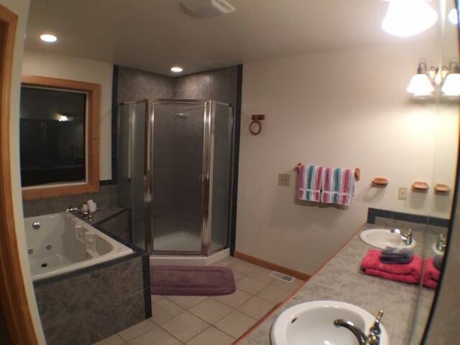 Bedroom 3, en-suite bathroom.