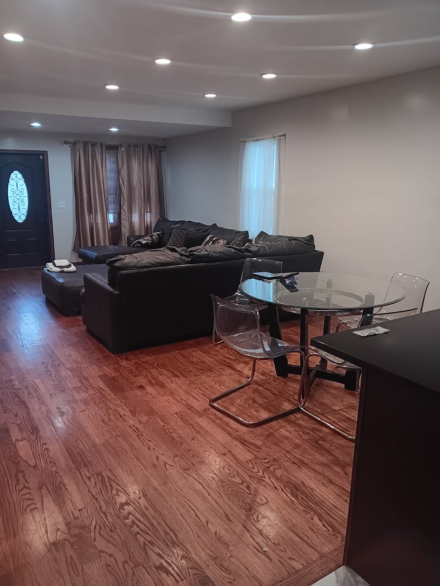 SHARED LIVING ROOM KITCHEN FULLY EQUIPPED