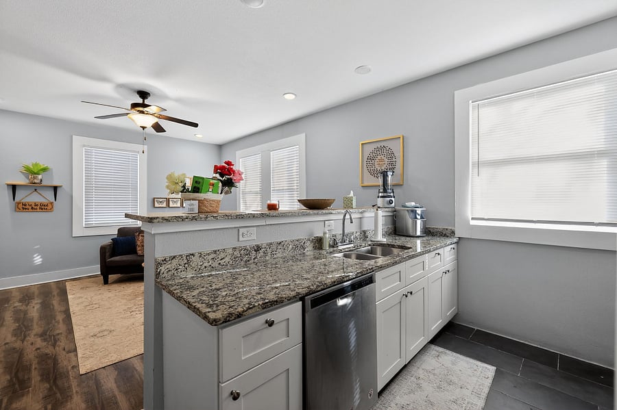 Full Kitchen