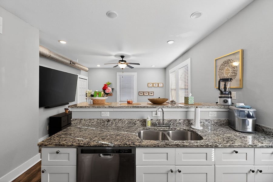 Full Kitchen