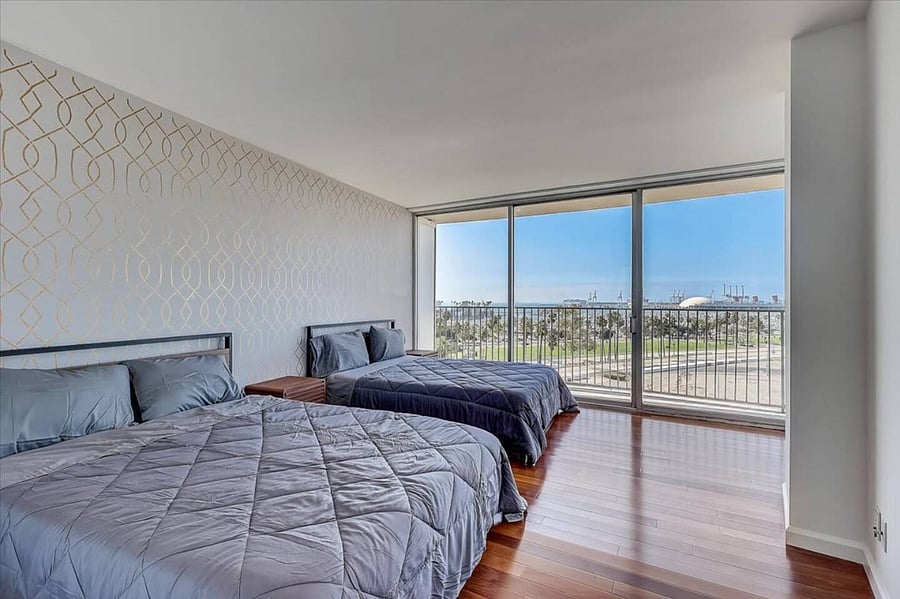 2 queen beds with full ocean view