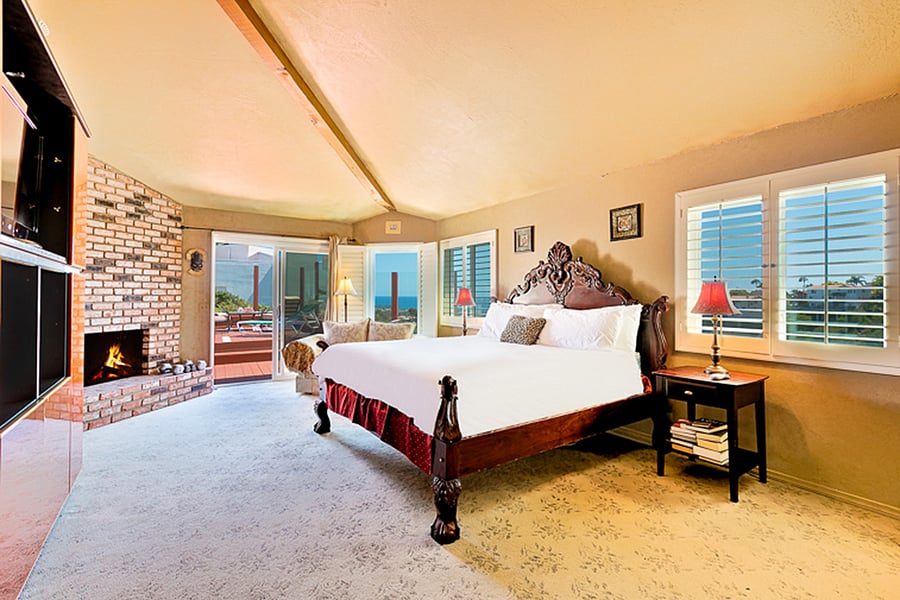 The king master suite has a sitting area and a flat screen TV for your enjoyment. It is accompanied by a wonderful ensuite bath (showcasing beautiful ocean views) and a large sit-down shower fully tiled in sleek Tuscany fashion. Private backyard access.