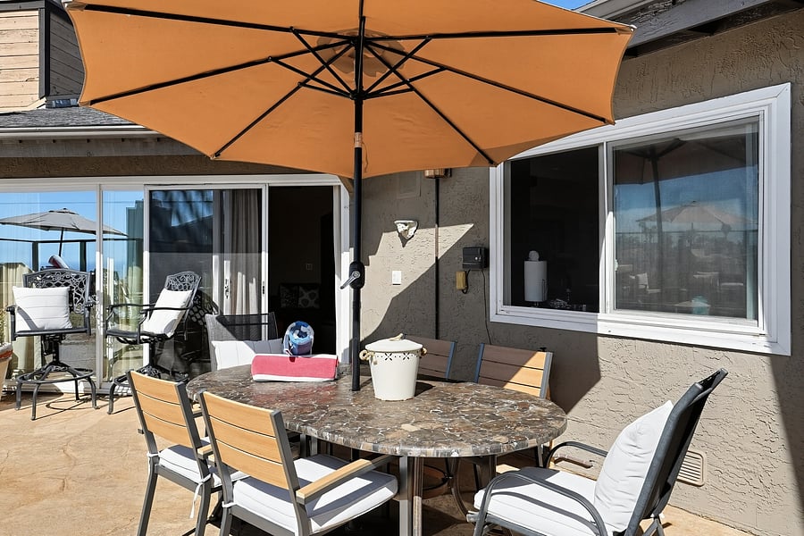 Pool Side Dining