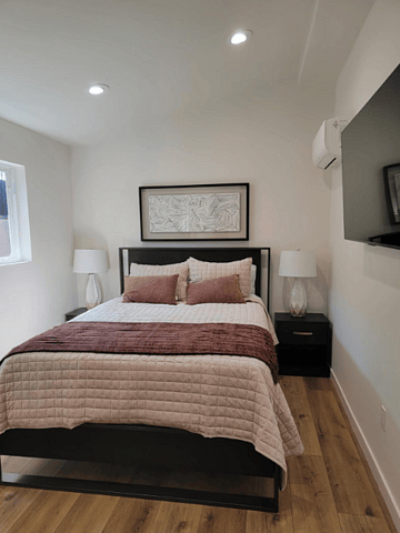 Queen Size Bedroom