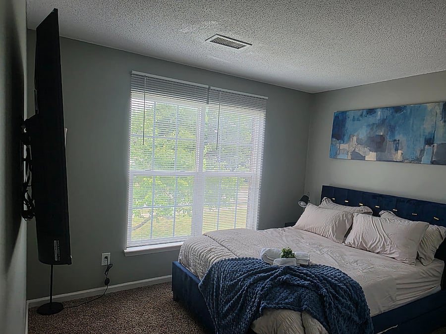 $320/wk Bedroom C - Queen bedroom W/ additional bed