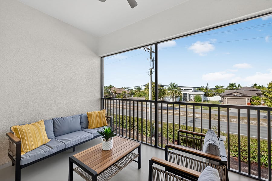 Outdoor Screen-In Patio