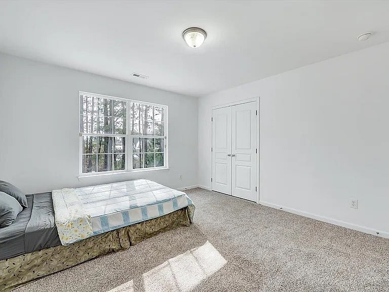 Gorgeous green Vista sunlight 2nd bedroom - the musicians corner 