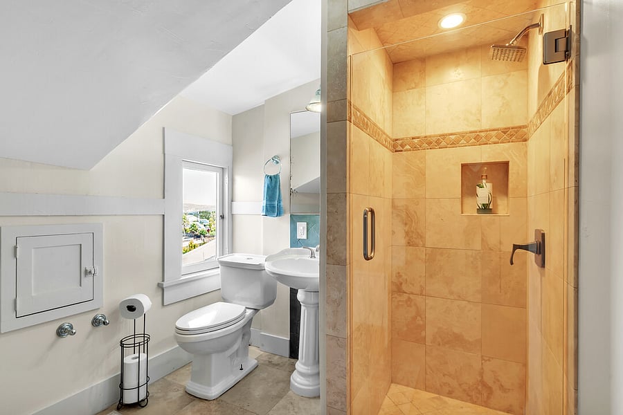 3rd floor bathroom with shower