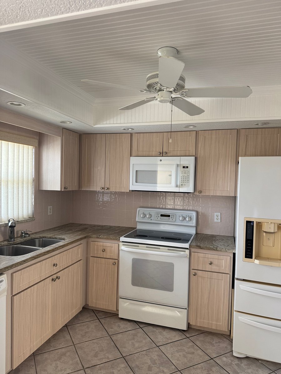 Kitchen, Large Fridge, Ice cube and water dispenser on door of fridger