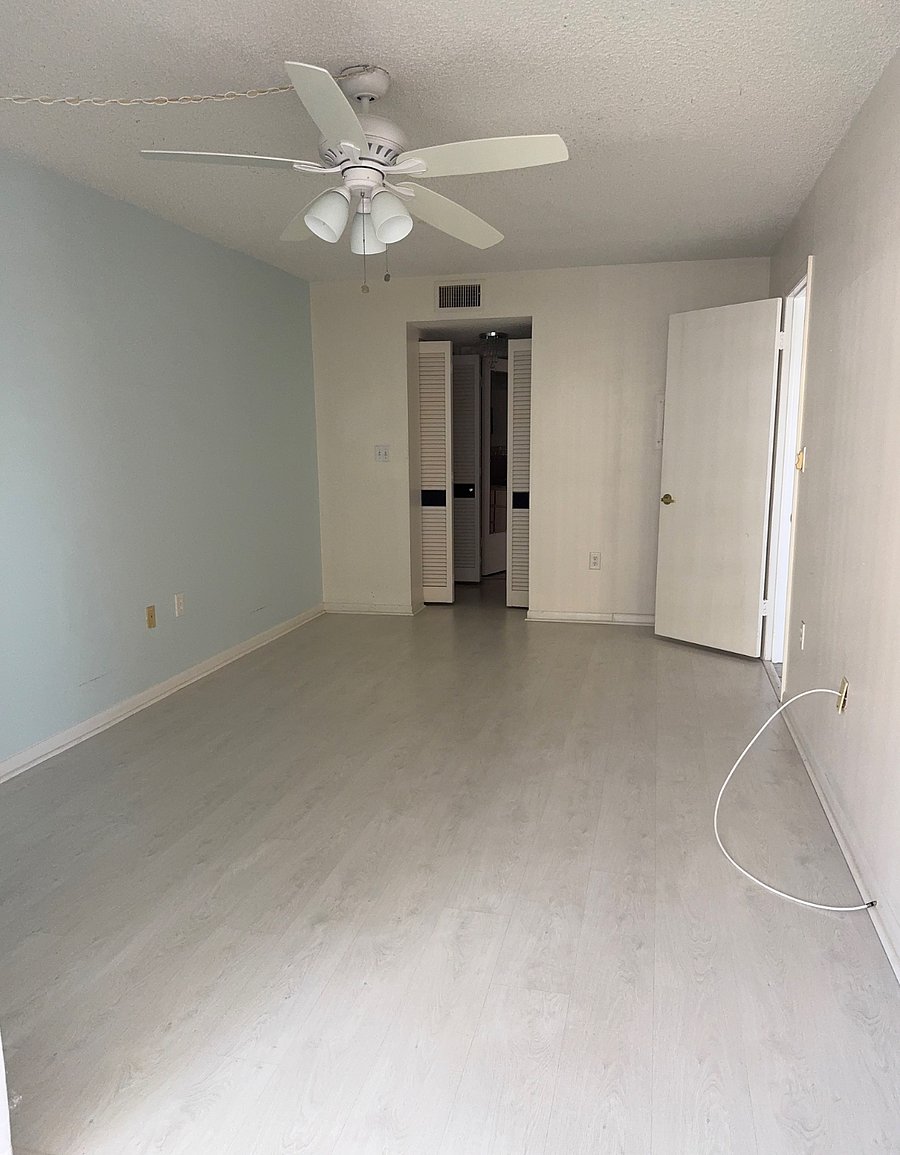 Spacious Bedroom awaiting furniture dellivery