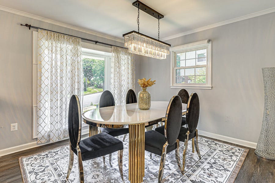 Dining Room -Enjoy every meal with a relaxing street-side view!