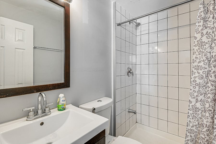Bright and well-appointed Full Bathroom 3 in the Basement