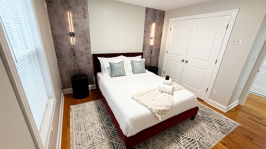 ( BEDROOM 3 ) QUEEN SIZE BEDROOM