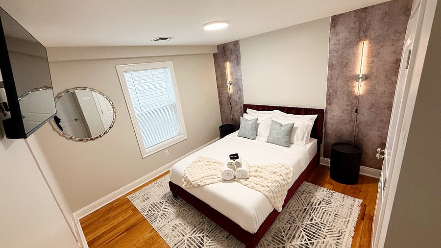 ( BEDROOM 3 ) QUEEN SIZE BEDROOM