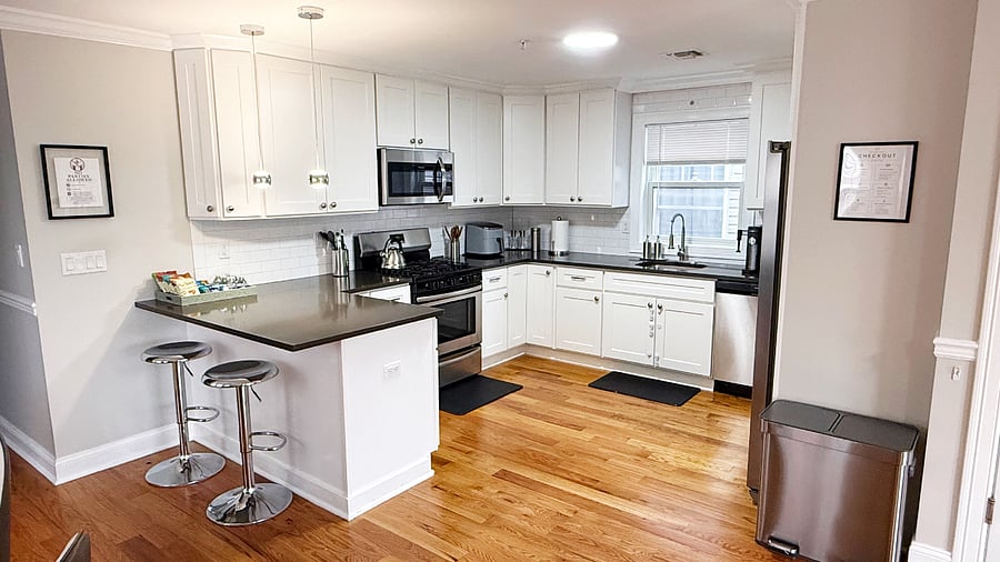 SHARED FULL KITCHEN