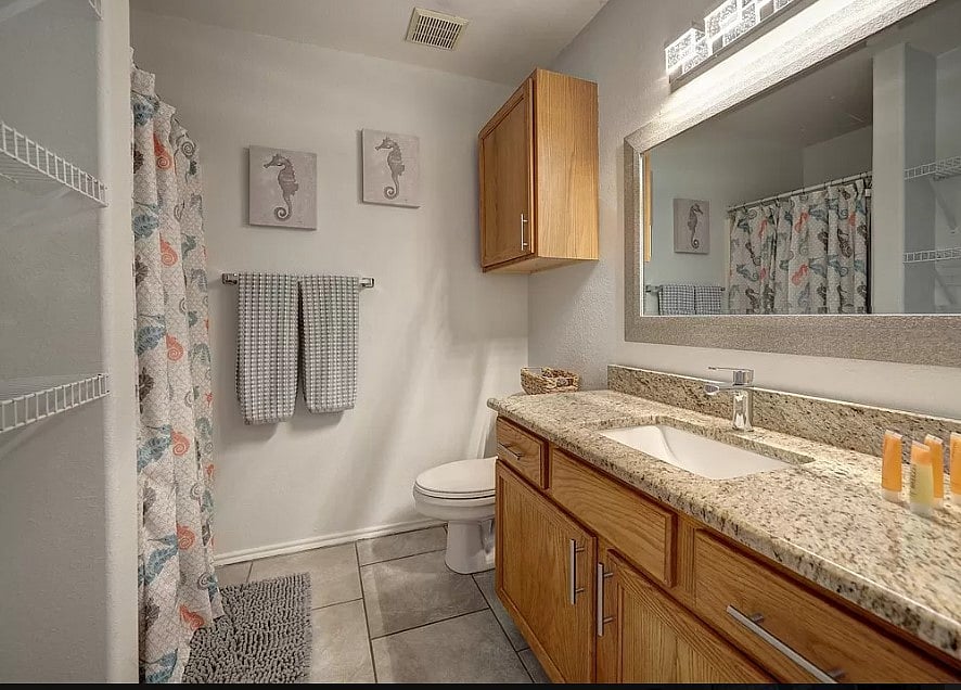 2nd Bedroom Restroom