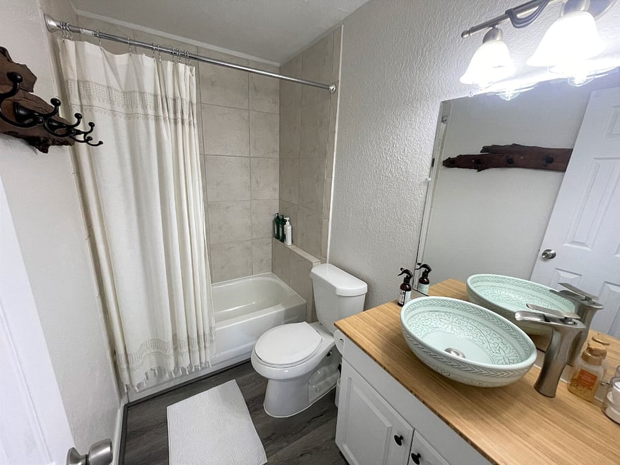 Main Bedroom Ensuite.