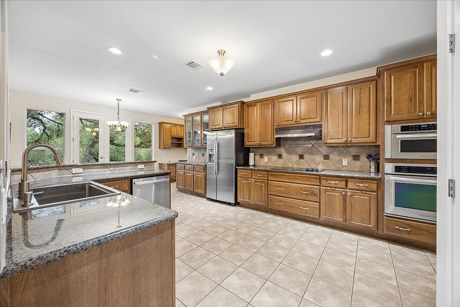 Well equipped kitchen with stainless steal appliances. 