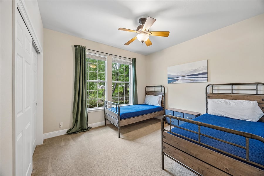 Room currently has 2 twin beds, but we're happy to remove one if you prefer that. 