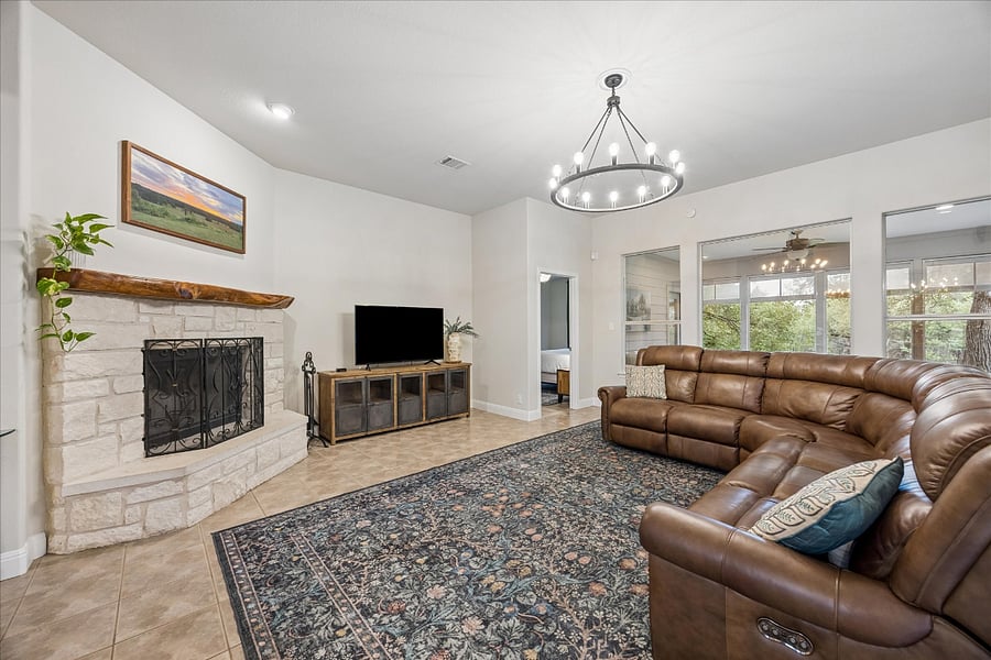 Wood burning fireplace, fabulous leather reclining sectional, TV, wifi, open floor plan, and well lit!