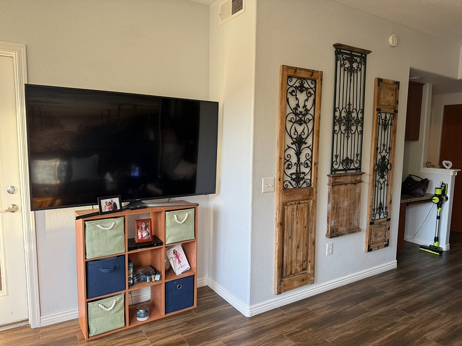 Smart TV and Living Room Decor