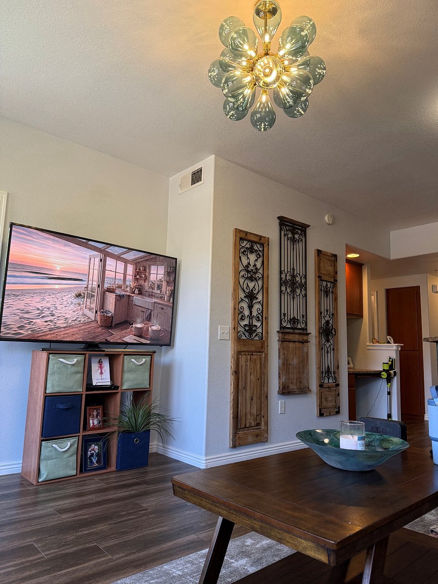 Smart TV & Decor