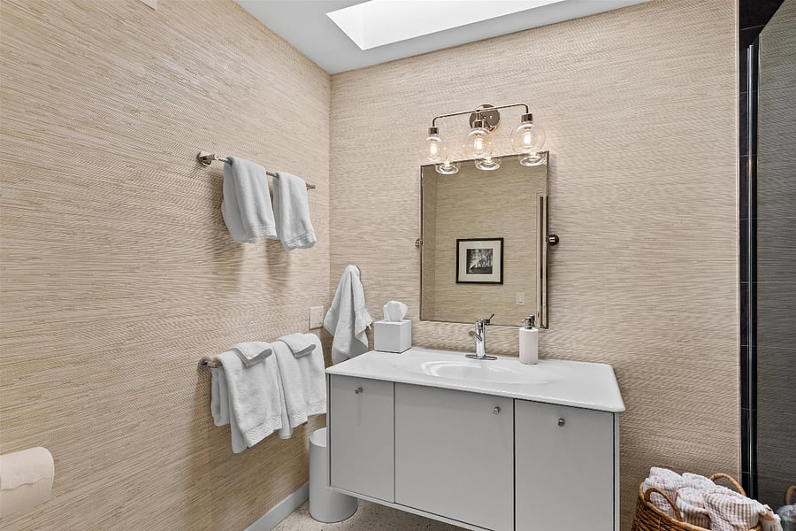 Primary Bath (en-suite)