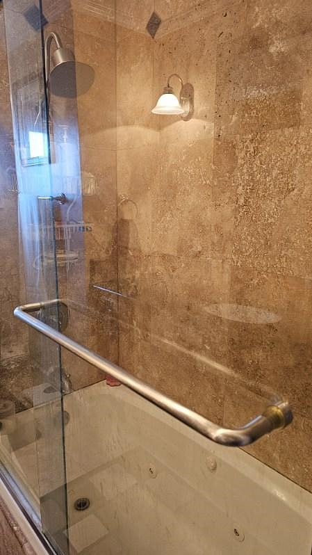 Full Bathroom #2 in the hallway.