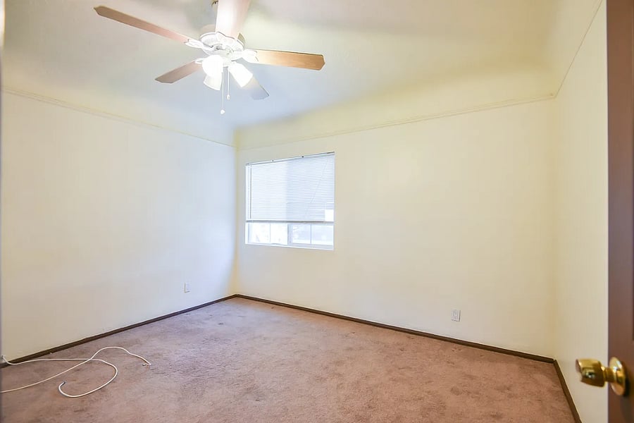 Private bedroom for rent ceiling fan, window with natural light.
Note: Photos currently show the home prior to furnishing. The bedroom will be fully furnished (bed, dresser, desk, nightstand, smart TV) by July 1st. Updated photos will be posted once the room is set up.