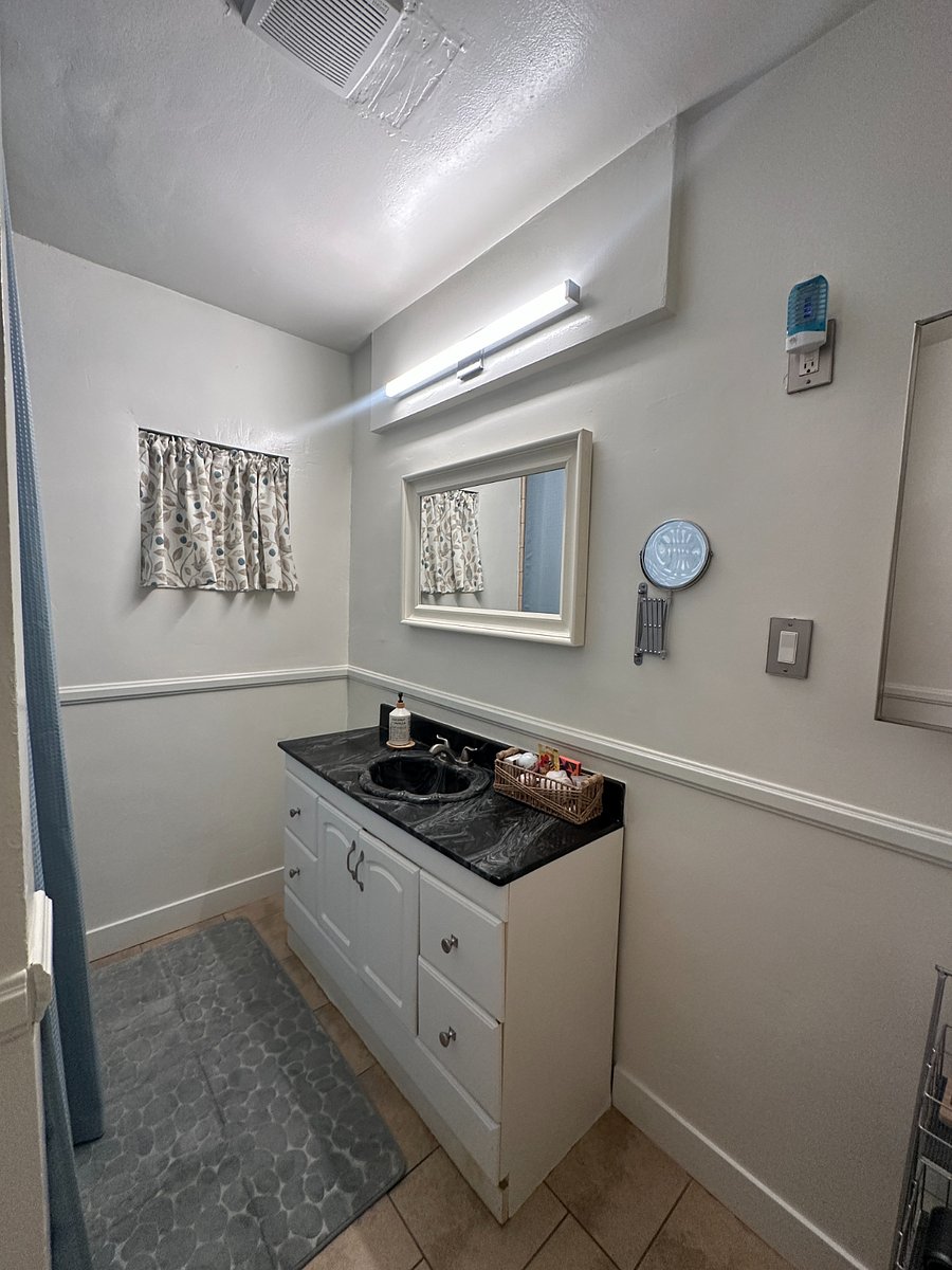 Your own PRIVATE bathroom  never shared.