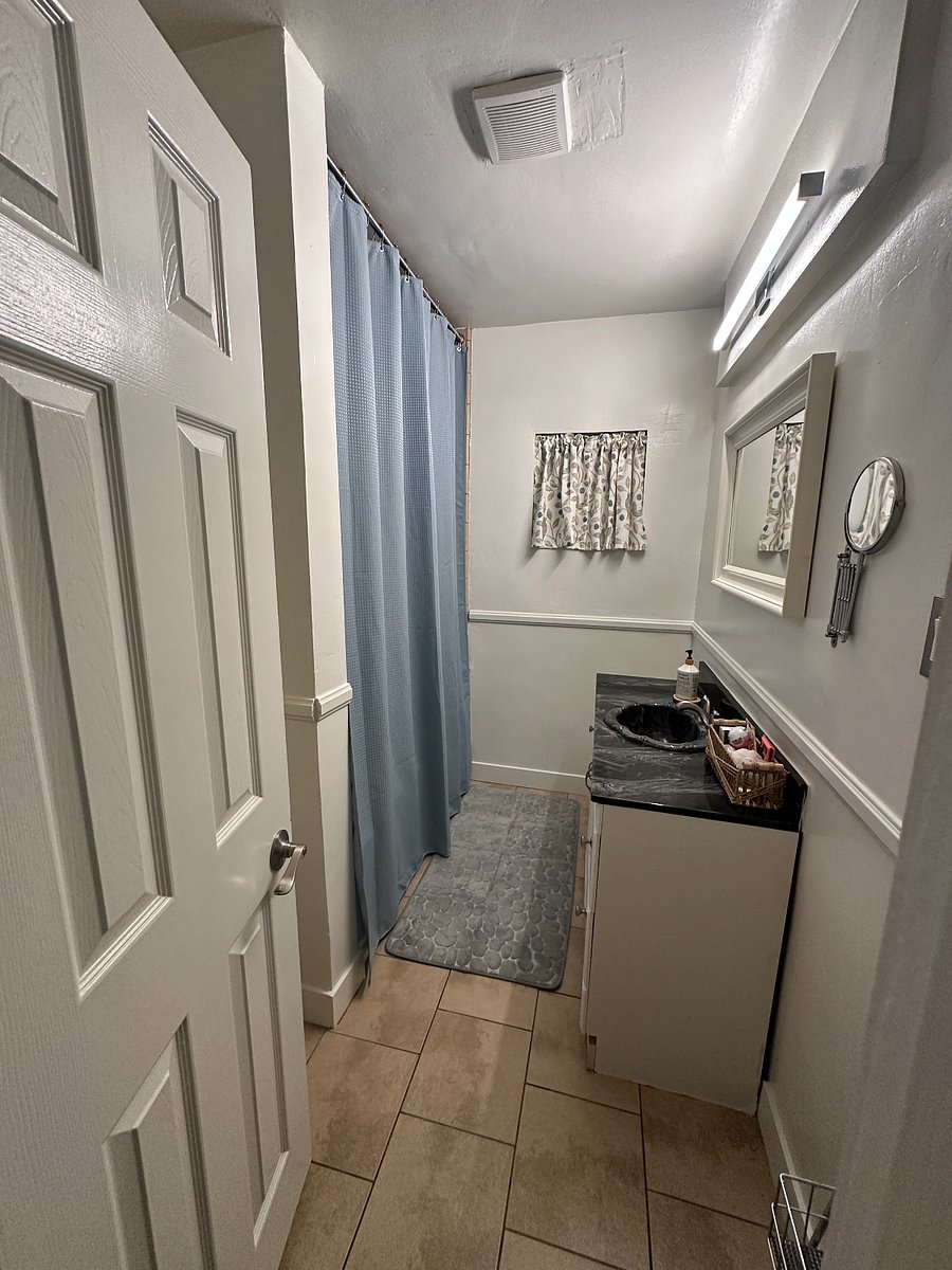 Your own PRIVATE bathroom  never shared.