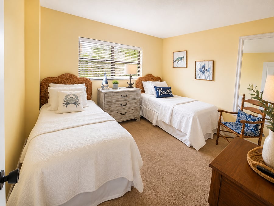 Second bedroom 2 single beds 