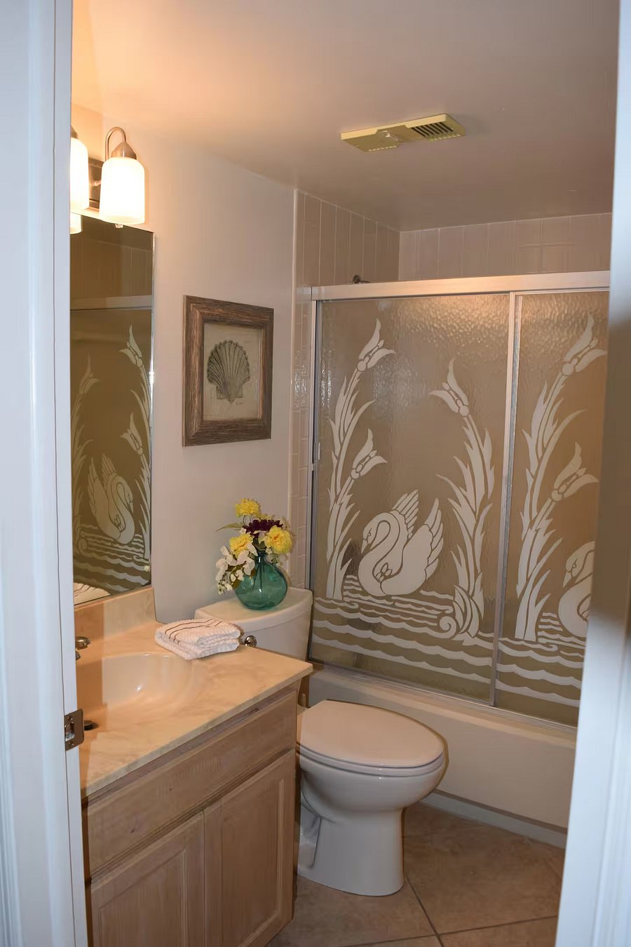 Second/guest full bathroom