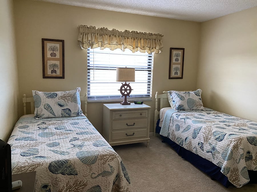 Third bedroom with twin beds