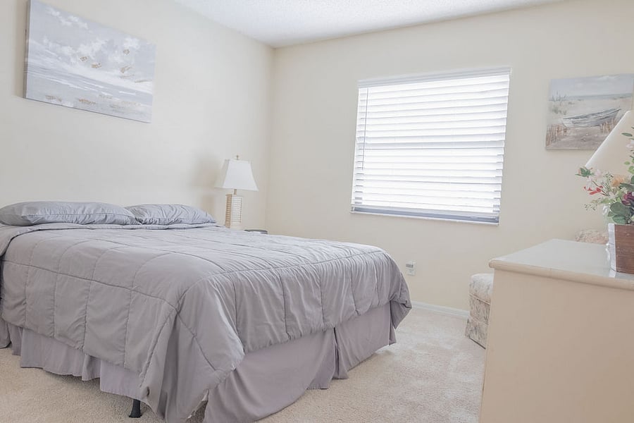Second bedroom with queen bed