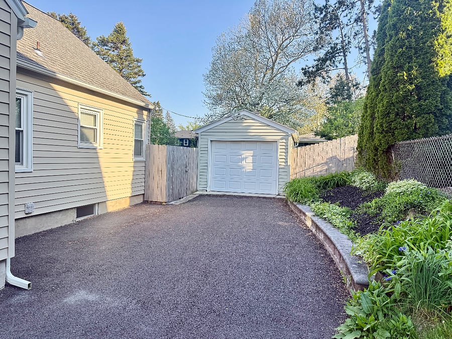Manual garage door