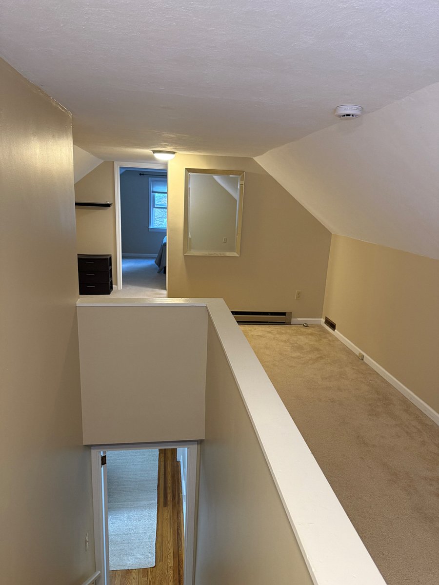 Private and quiet upstairs
