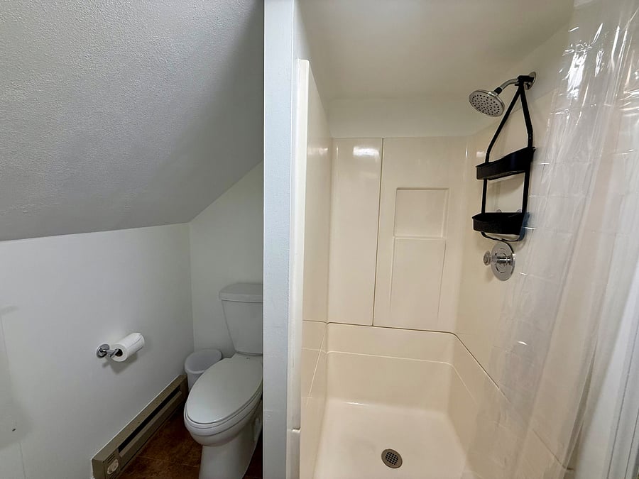 Upstairs full bathroom