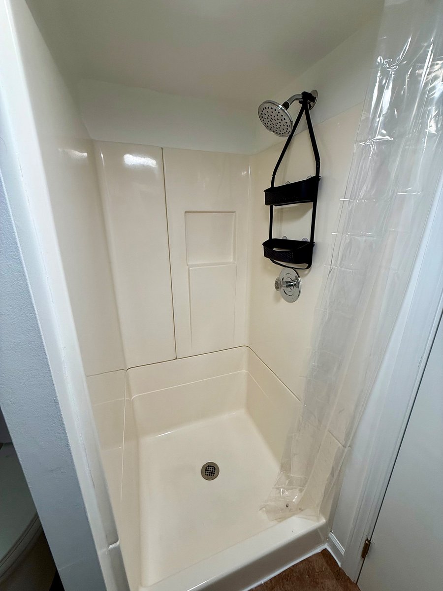 Upstairs full bathroom