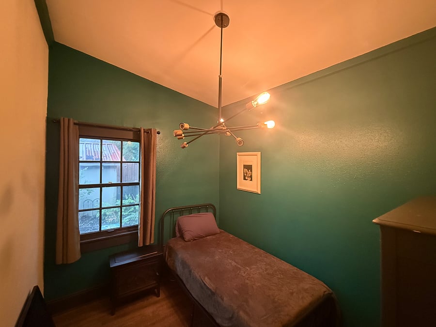 Smaller 2nd bedroom or perfect office space