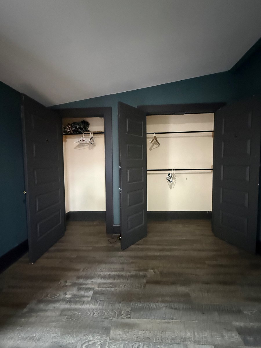 2 large closets in main bedroom