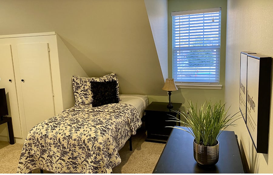 Guest room on the second floor with 2 twin beds