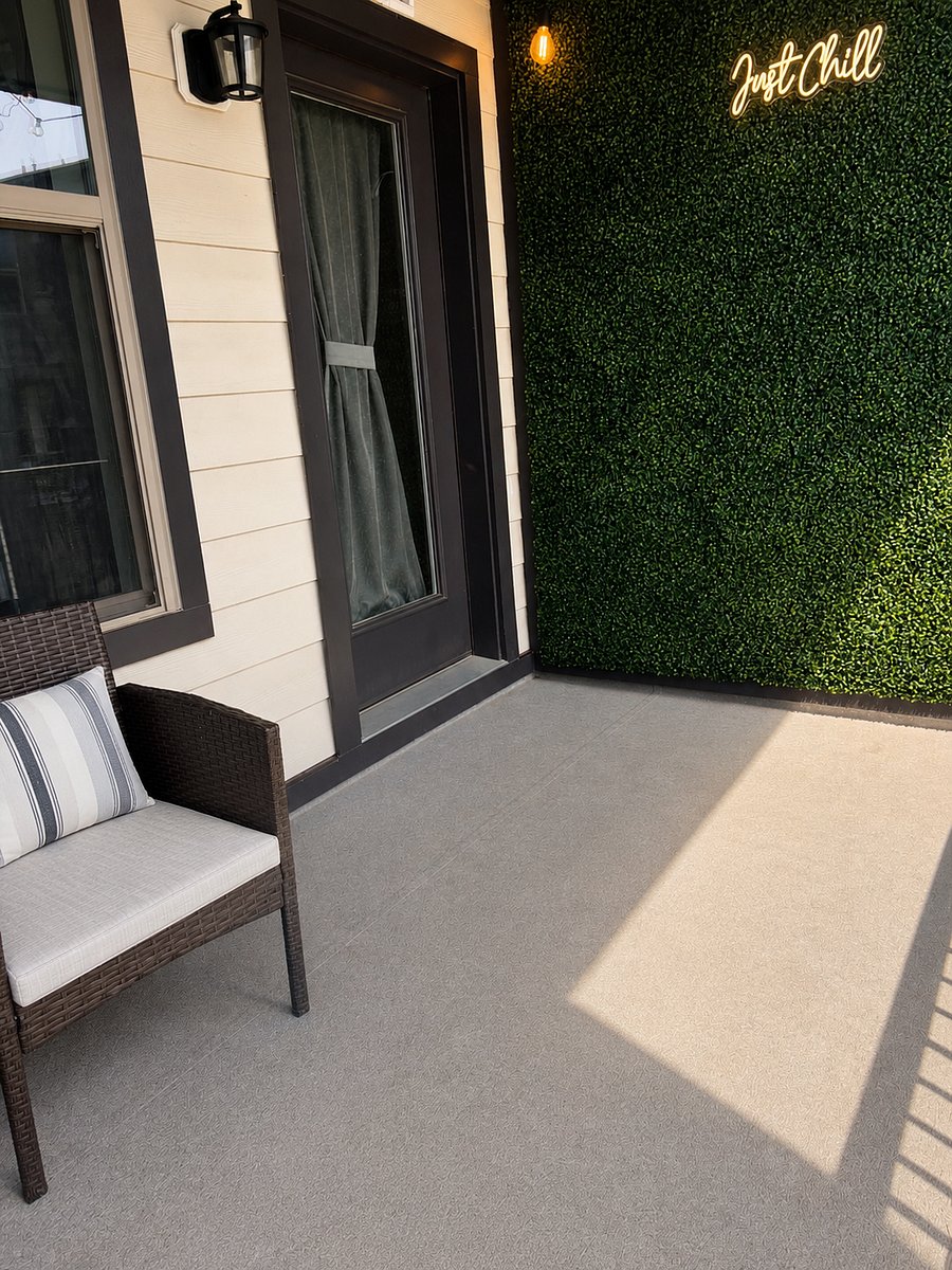 Balcony - Grass Wall