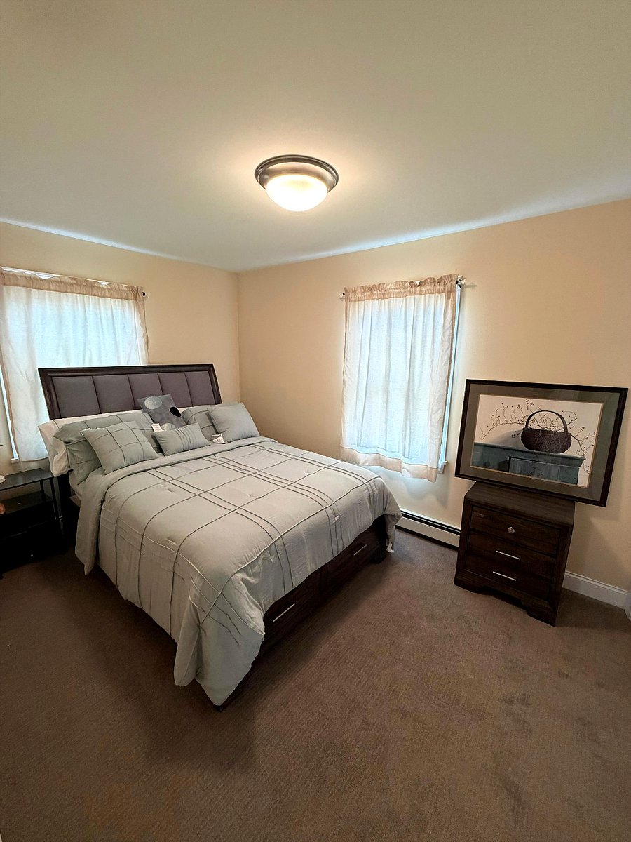 Bedroom (front)