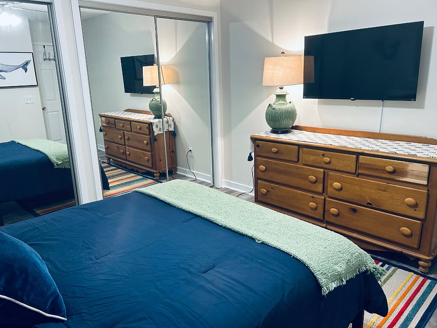 Queen bedroom