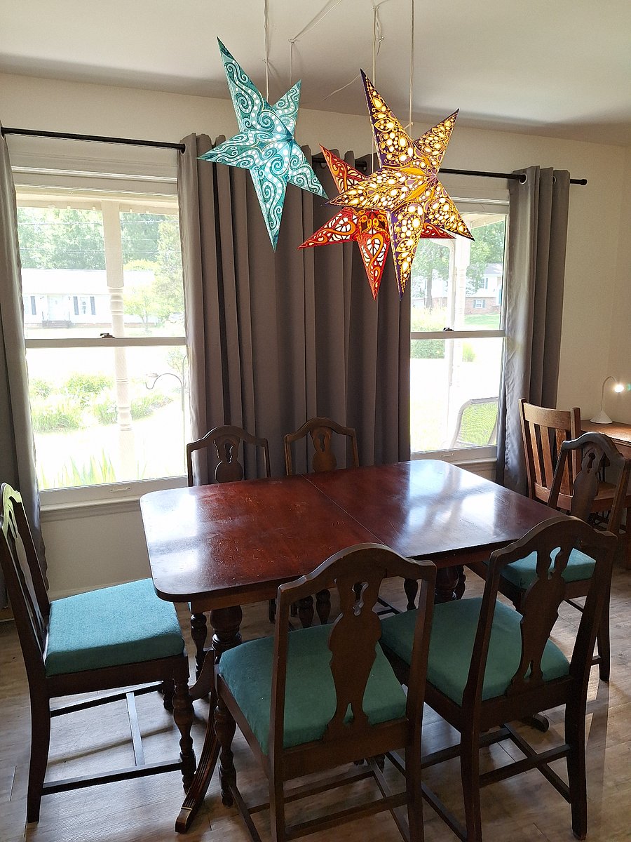 Dining Table with leaf seats 6
