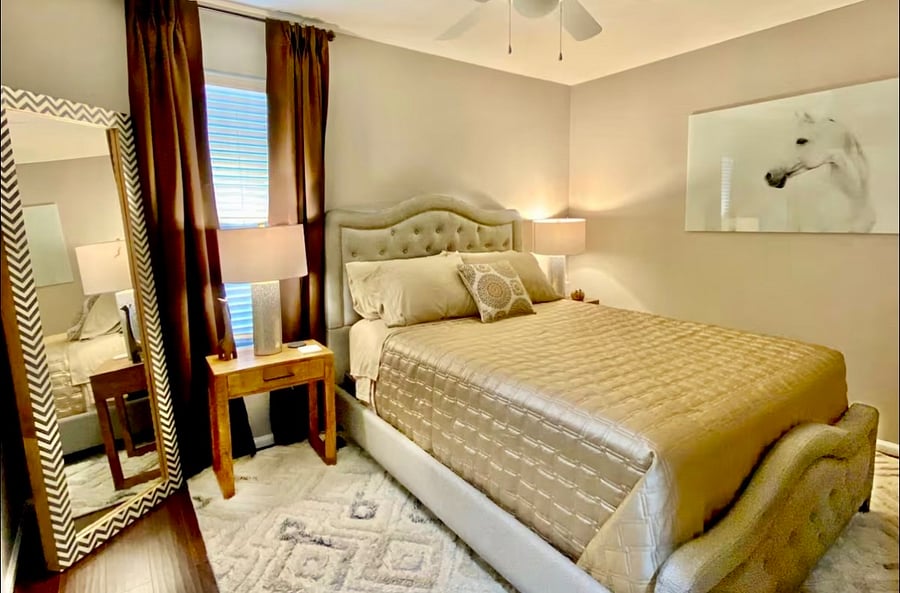 Bedroom 2. Queen bed.