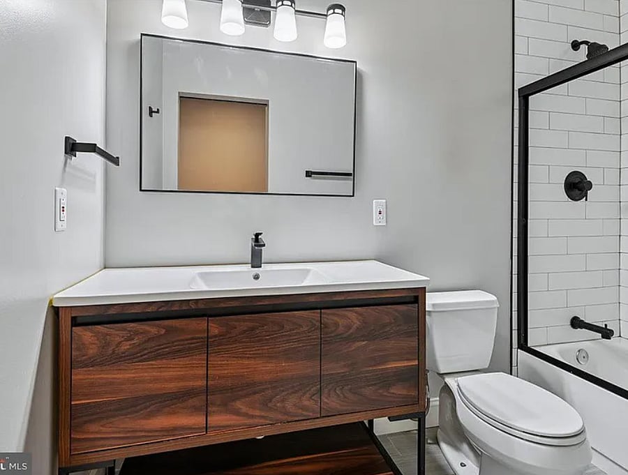 Hallway bathroom for bedrooms #1 & 2