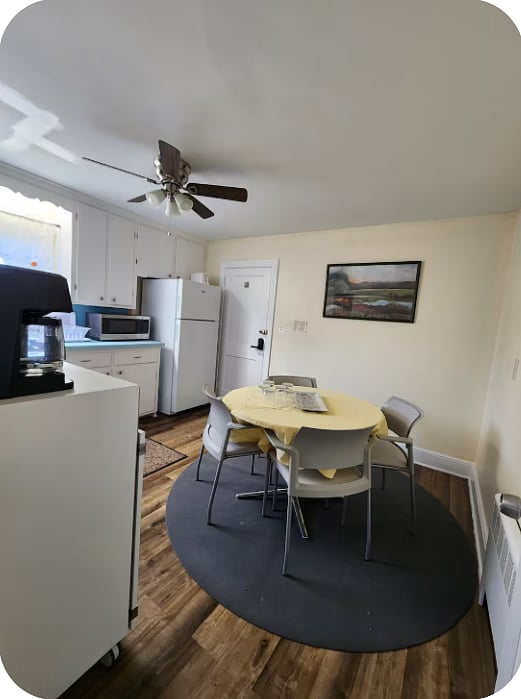 Full kitchen