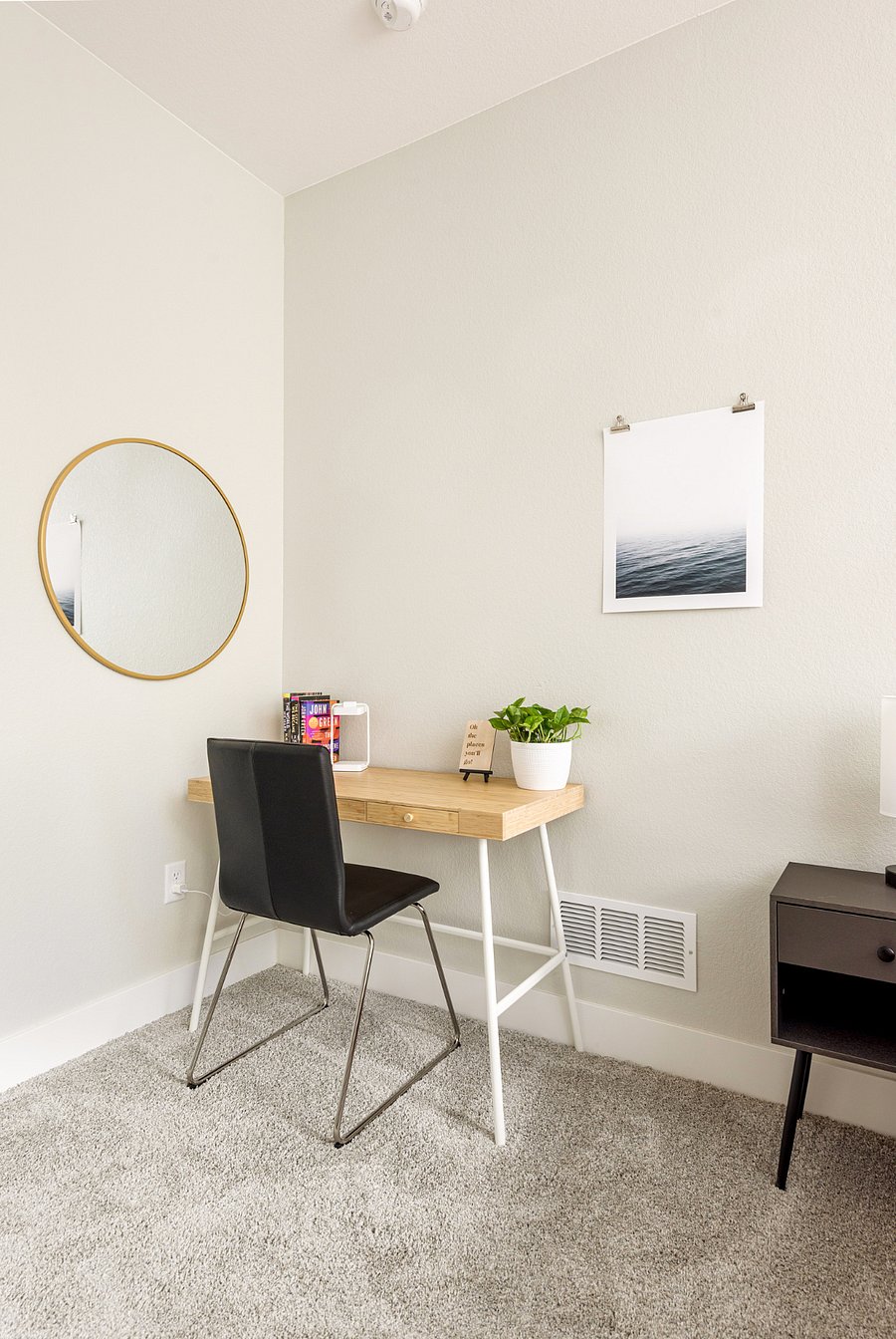 Primary bedroom work space
